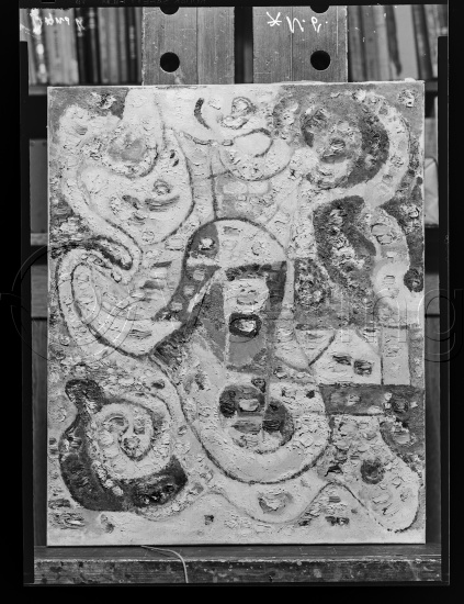 I fotoeske med ulike danske kunstnere / Gi beskjed om noen er vendt feil