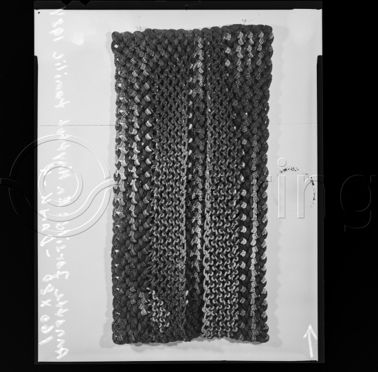 I fotoeske med ulike danske kunstnere / Gi beskjed om noen er vendt feil