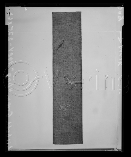 I fotoeske med ulike danske kunstnere / Gi beskjed om noen er vendt feil