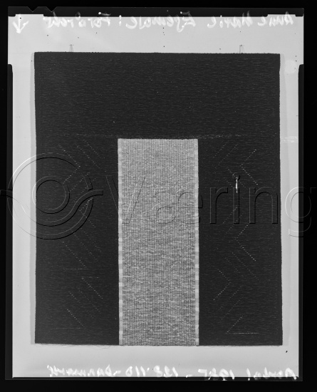 I fotoeske med ulike danske kunstnere / Gi beskjed om noen er vendt feil