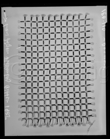 I fotoeske med ulike danske kunstnere / Gi beskjed om noen er vendt feil