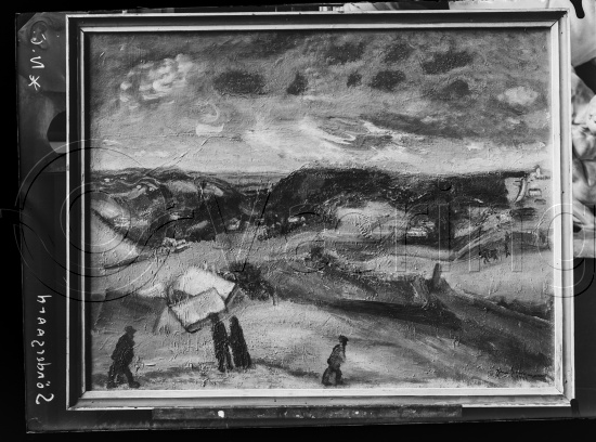 I fotoeske med ulike danske kunstnere / Gi beskjed om noen er vendt feil