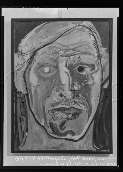 I fotoeske med ulike danske kunstnere / Gi beskjed om noen er vendt feil