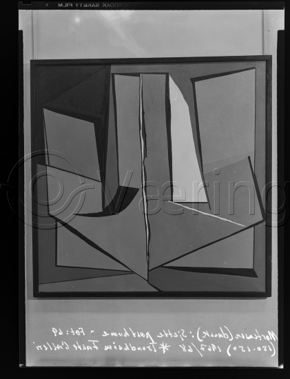 I fotoeske med ulike danske kunstnere / Gi beskjed om noen er vendt feil