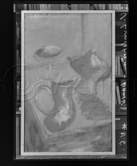 I fotoeske med ulike danske kunstnere / Gi beskjed om noen er vendt feil