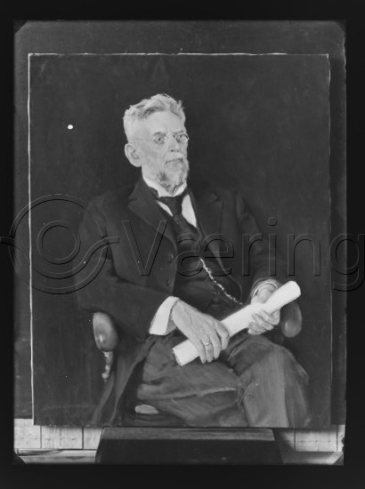 I fotoeske med tittel Hennum