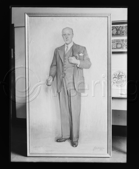 I fotoeske med tittel Hennum