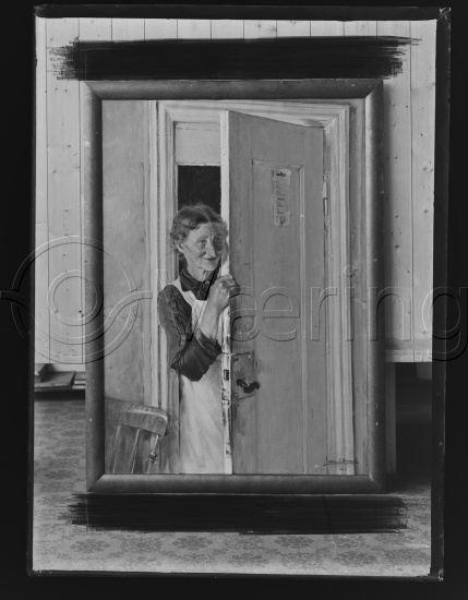 I fotoeske med tittel Hennum