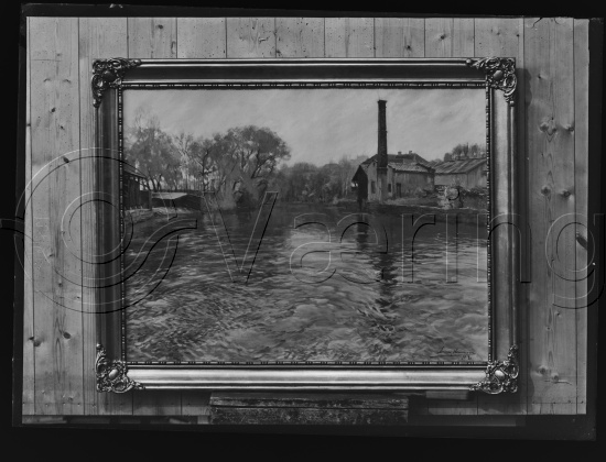 I fotoeske med tittel Hennum