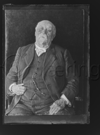 I fotoeske med tittel Hennum