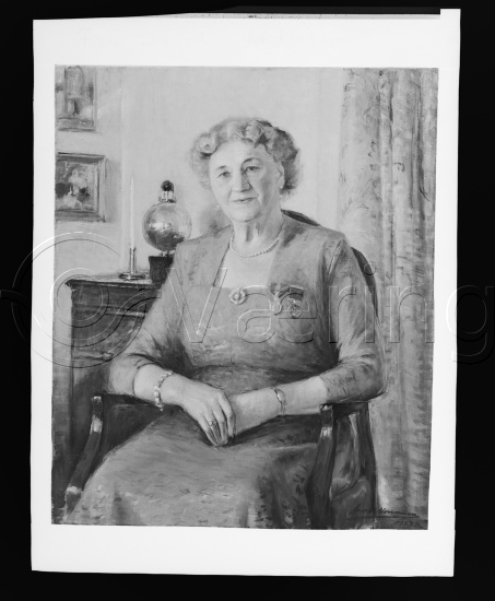 I fotoeske med tittel Hennum