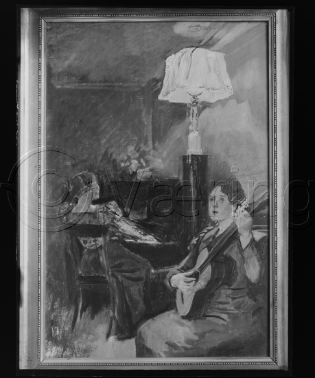 Glassplate og negativ film
Interiør med 2-3 figurer / fotoeske