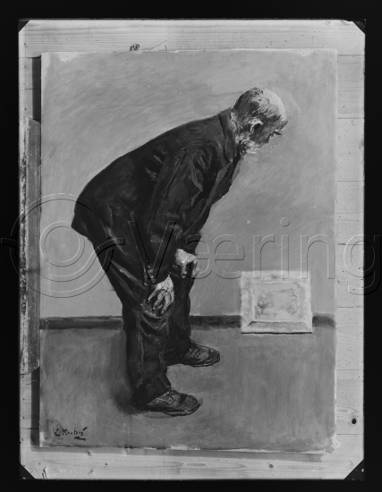 Glassplater i fotoeske med tittel interiør med 1 figur / mann