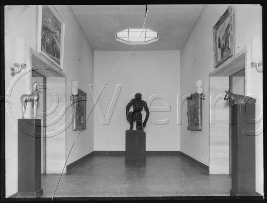 I fotoeske med tittel Tysk utstilling / Kunstnernes Hus.