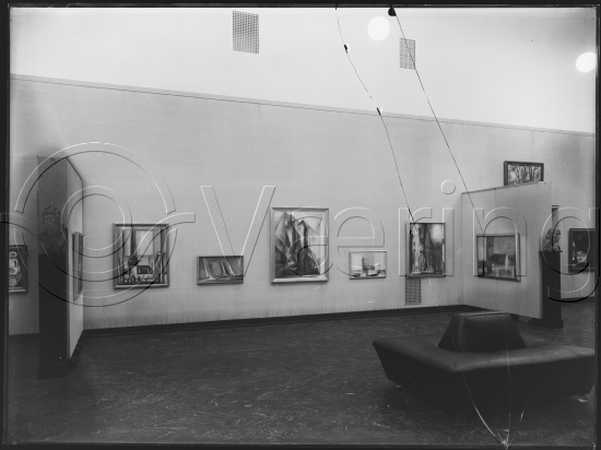 I fotoeske med tittel Tysk utstilling / Kunstnernes Hus.