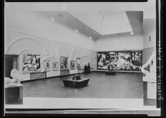 I fotoeske med tittel - Kunstnernes hus / fransk kunst