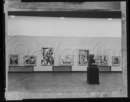 I fotoeske med tittel - Kunstnernes hus / fransk kunst