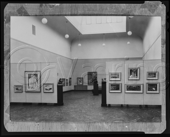 I fotoeske med tittel - Kunstnernes hus / fransk kunst