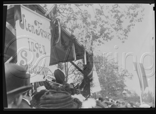 Glassplate og negativ film / Foto O. Væring