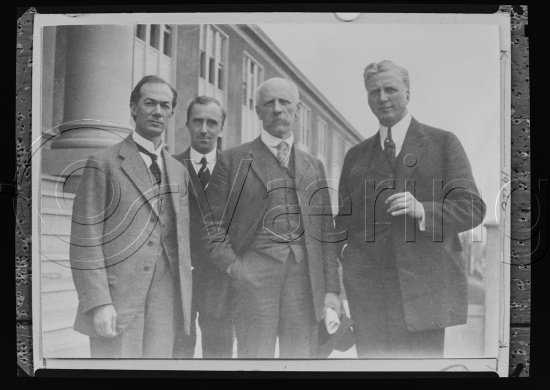 Glassplate og negativ film / Foto O. Væring