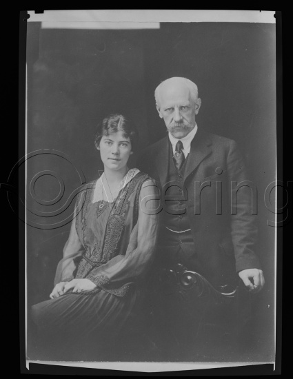 Glassplate og negativ film / Foto O. Væring