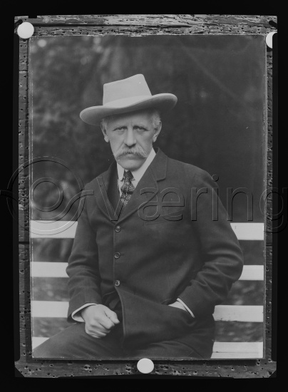 Glassplate og negativ film / Foto O. Væring