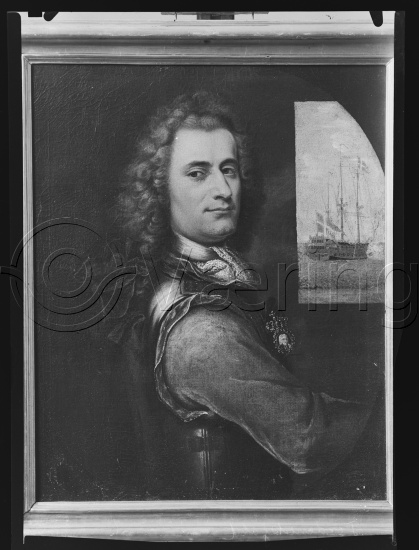 I fotoeske med portretter av Tordenskiold