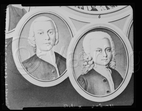 I fotoeske med teksten Holmboe-familien