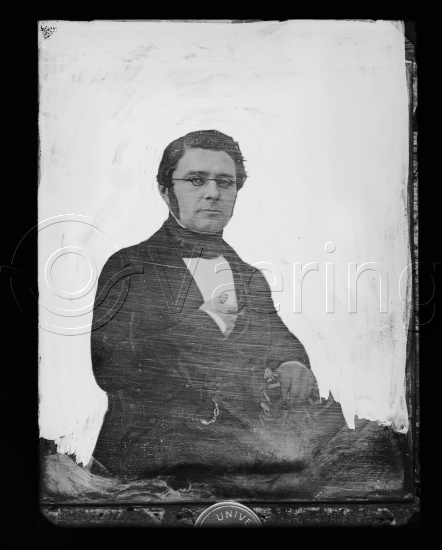 I fotoeske med teksten Holmboe-familien