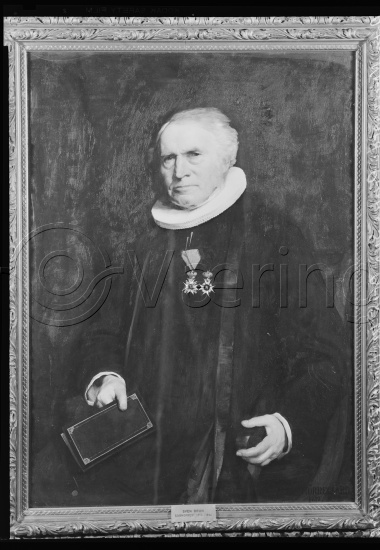 I fotoeske med bokstav B - div portretter