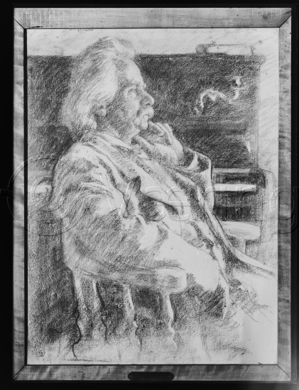 Glassplater og negativ film / I fotoeske med Div portretter Edvard Grieg