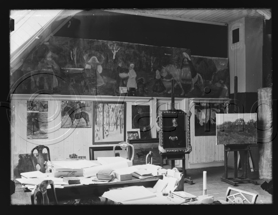 I fotoeske med tittel Erik Werenskiold - Private hjem. 

Glassplater