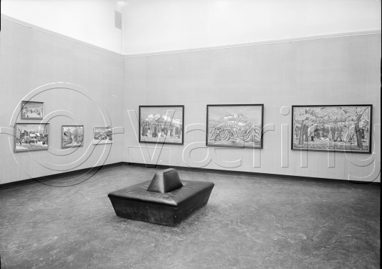 Ludvig Ravensberg utstilling fotografert i Kunstnerens Hus 1954