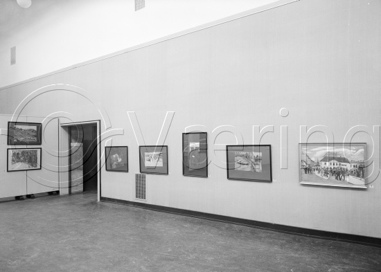 Ludvig Ravensberg utstilling i Kunstneres Hus fotografert i 1954