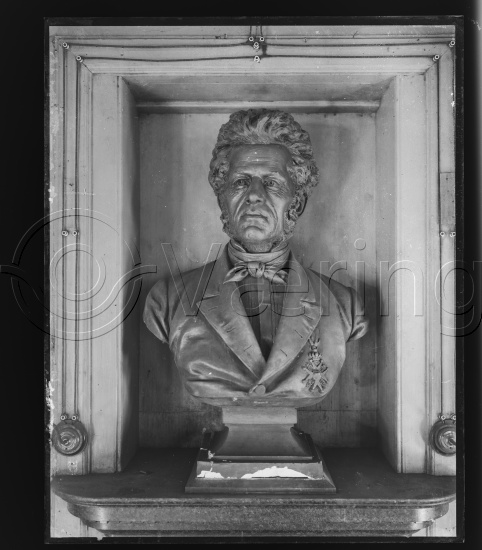 Glassplater og negativ film / I fotoeske med teksten diverse skulpturer / 18/24 glassplater