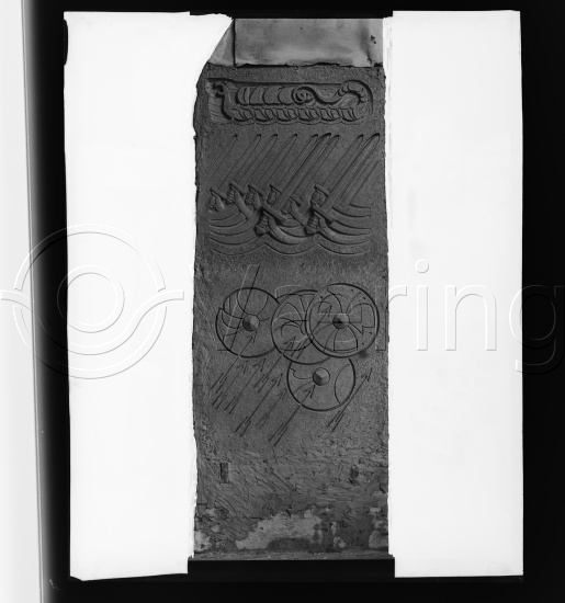 Glassplater og negativ film / I fotoeske med teksten diverse skulpturer / 18/24 glassplater