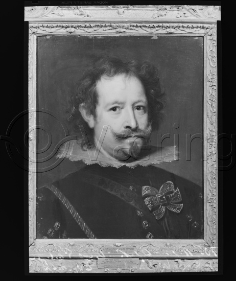 I fotoeske med tittel M. Reuch