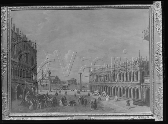 I fotoeske med tekst M. Reuch