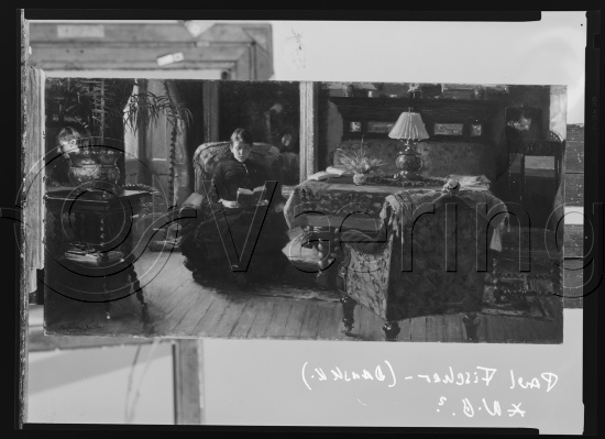 I fotoeske med ulike danske kunstnere