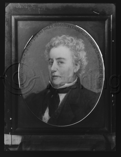 I fotoeske med Segelcke familie portretter etc.