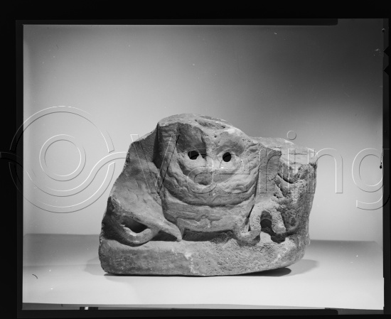 I fotoeske med teksten Klassisk Skulptur / ulike kunstnere