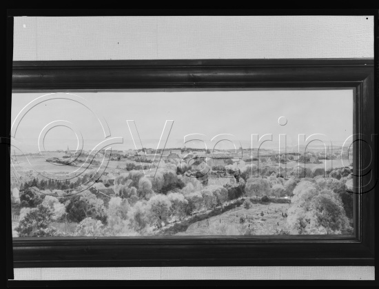 I fotoeske med Christiania motiver fra ulike kunstnere