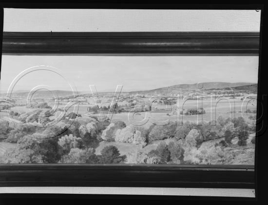 I fotoeske med teksten Christiania motiver / A A Stray