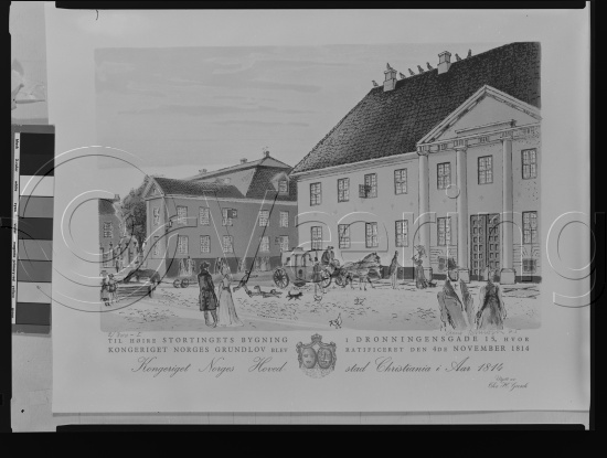I fotoeske med teksten Christiania motiver / 
Til høyre Stortingest bygning i Dronningensgade 15